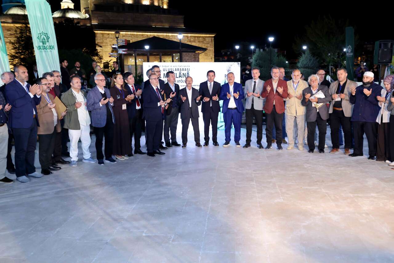 Mevlânâ’nın huzurunda 15. buluşma! Konya’da usta kalemler sahne aldı 11
